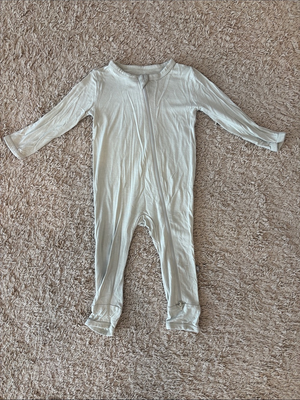 Kyte Baby Bamboo Light Green Zippered Romper. Size 6-12 mos. Unisex.